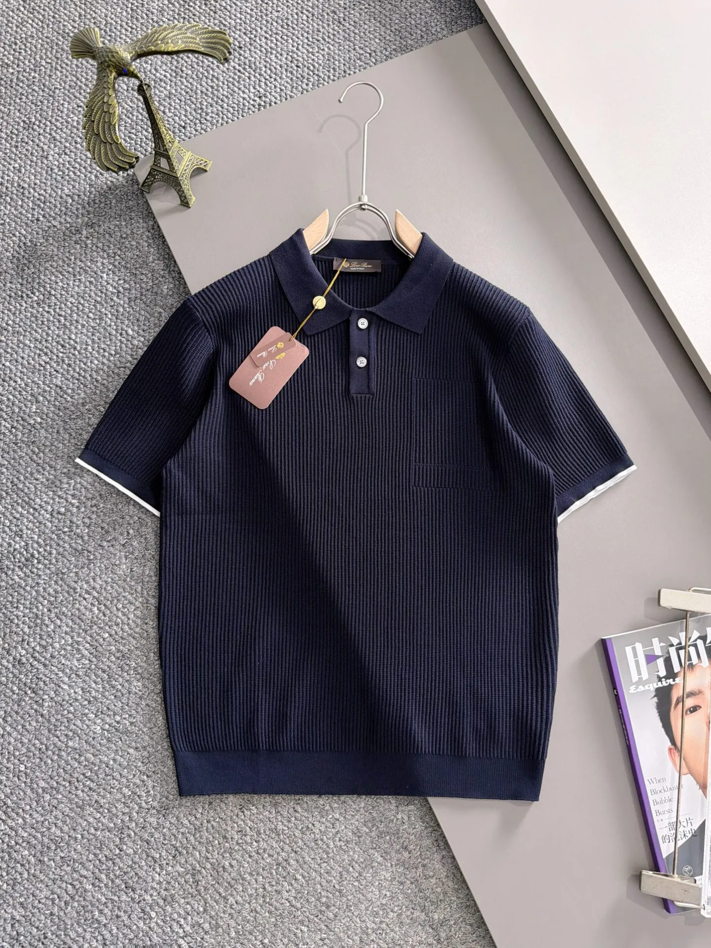 LP high quality Loro Piana 26ss New Arrival men's short-sleeved T-shirt. Made of combed cotton yarn knitted cotton fabric, no pressure when entering and exiting the counter. Exclusive control of raw materials. It feels substantial when weighed, and the upper body is more textured than ordinary T-shirts. This texture can handle the weather easily and is suitable for both hot and cold! Loose fit design, looks noble. The only correct version is available Size: M to 4XL
